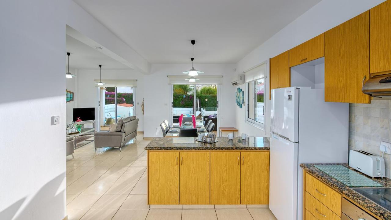 Villa Crystal By Ezoria Villas Коръл бей Екстериор снимка