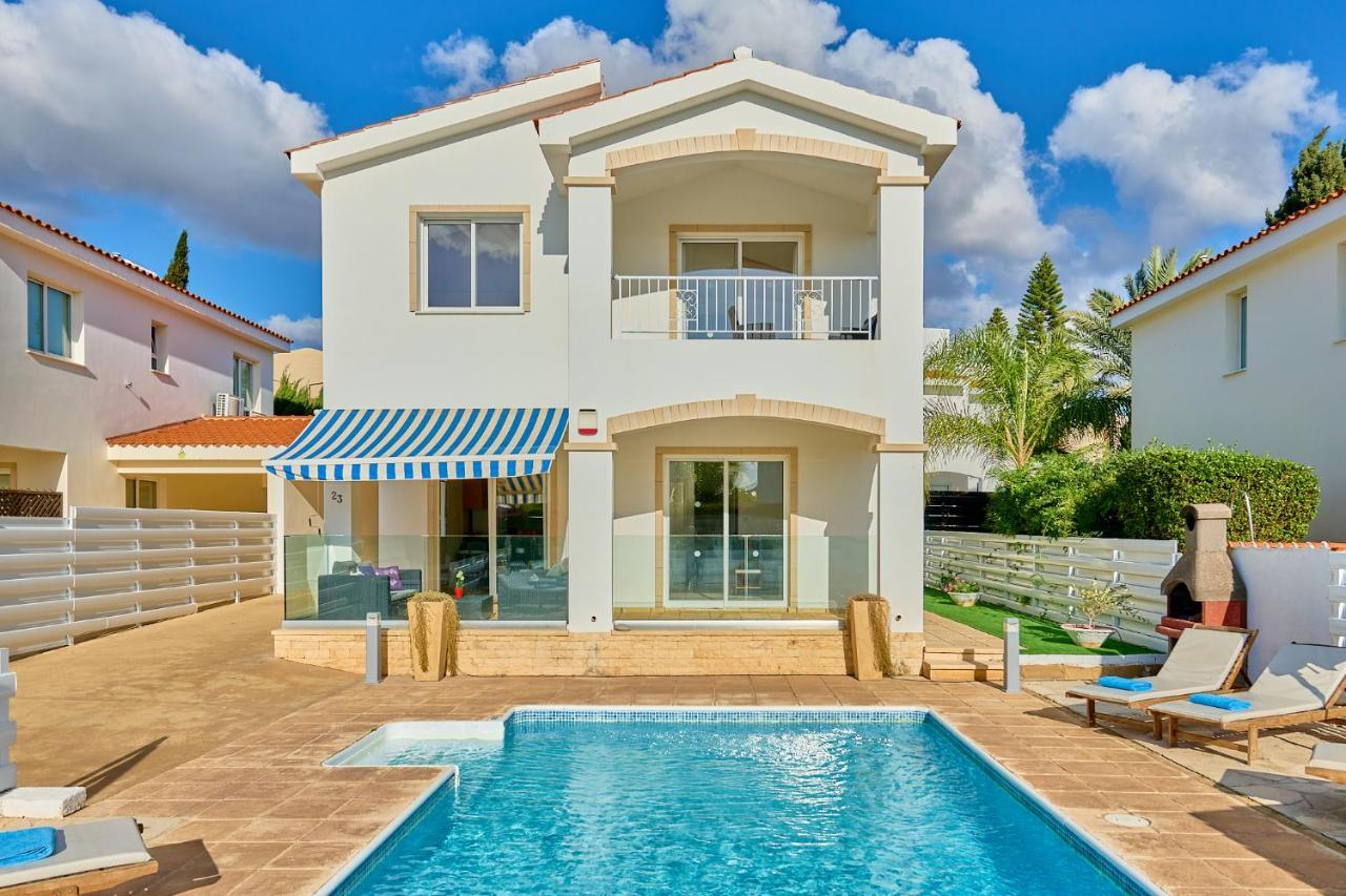 Villa Crystal By Ezoria Villas Коръл бей Екстериор снимка