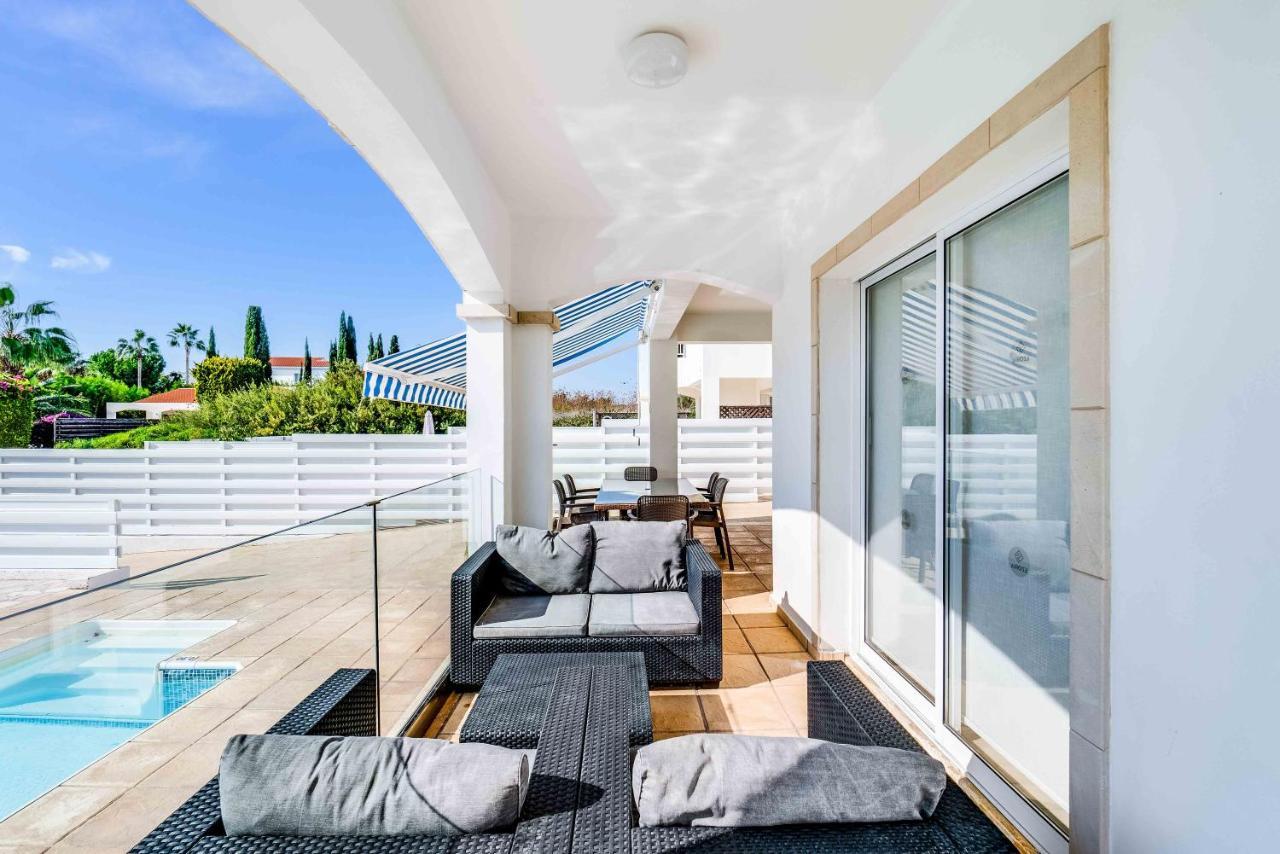 Villa Crystal By Ezoria Villas Коръл бей Екстериор снимка